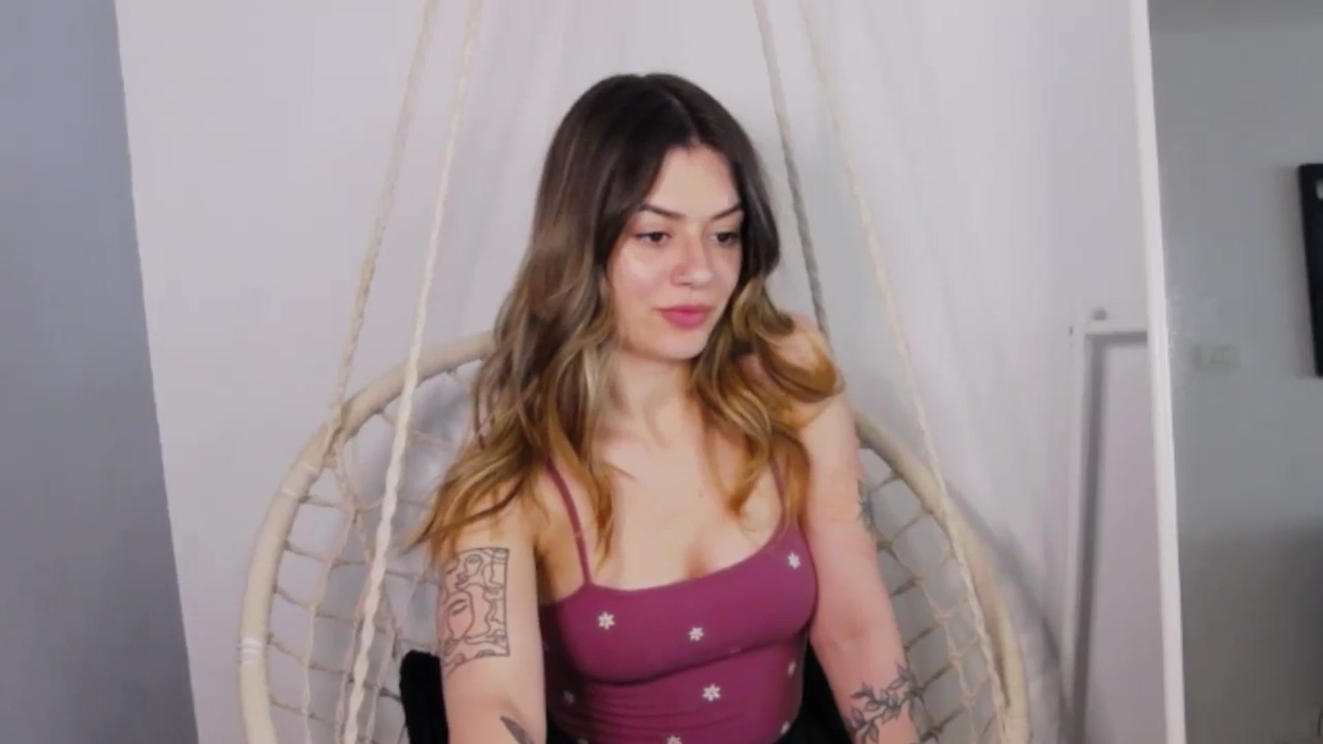 RiriBee video thumbnail