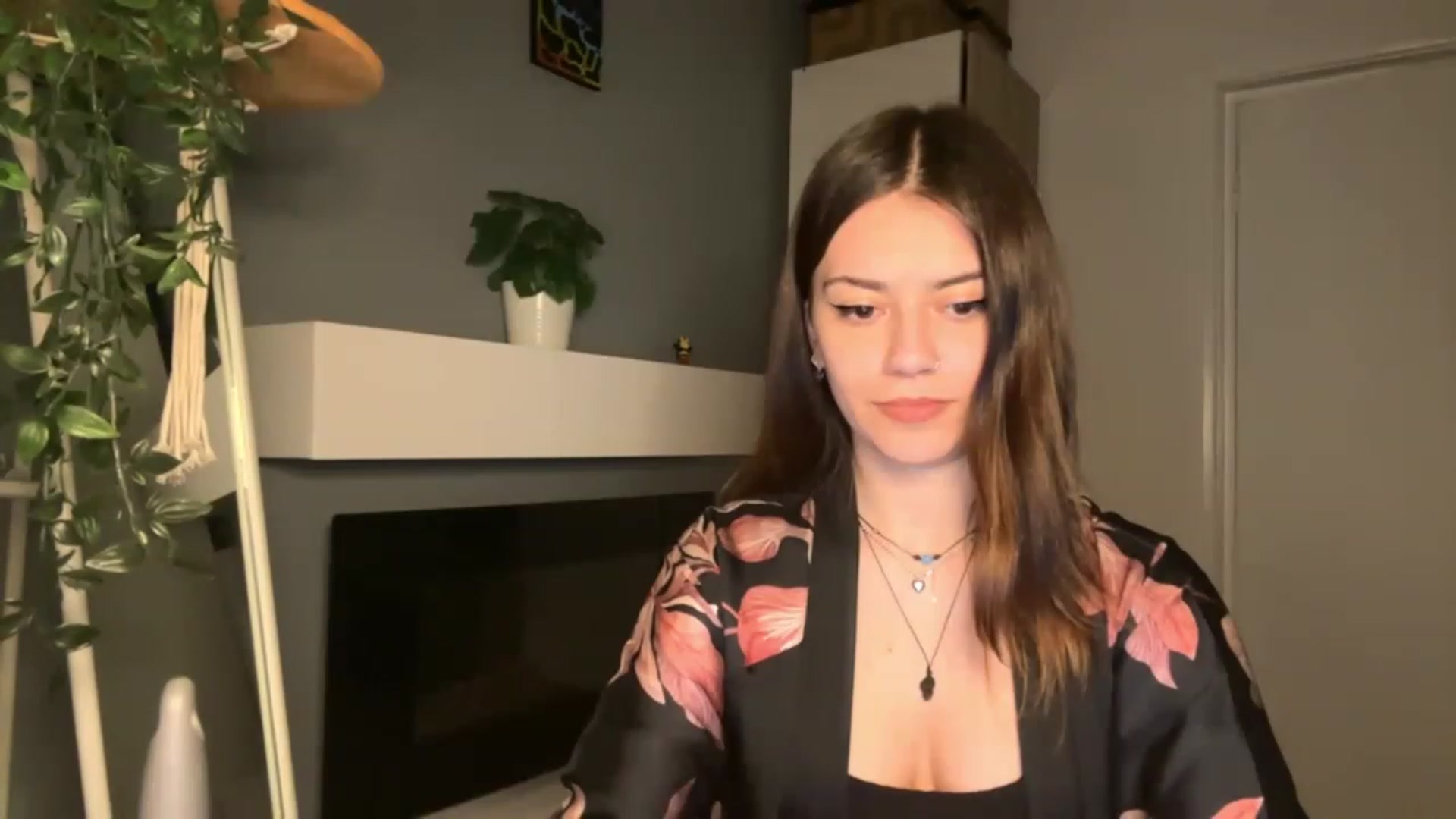 RiriBee video thumbnail
