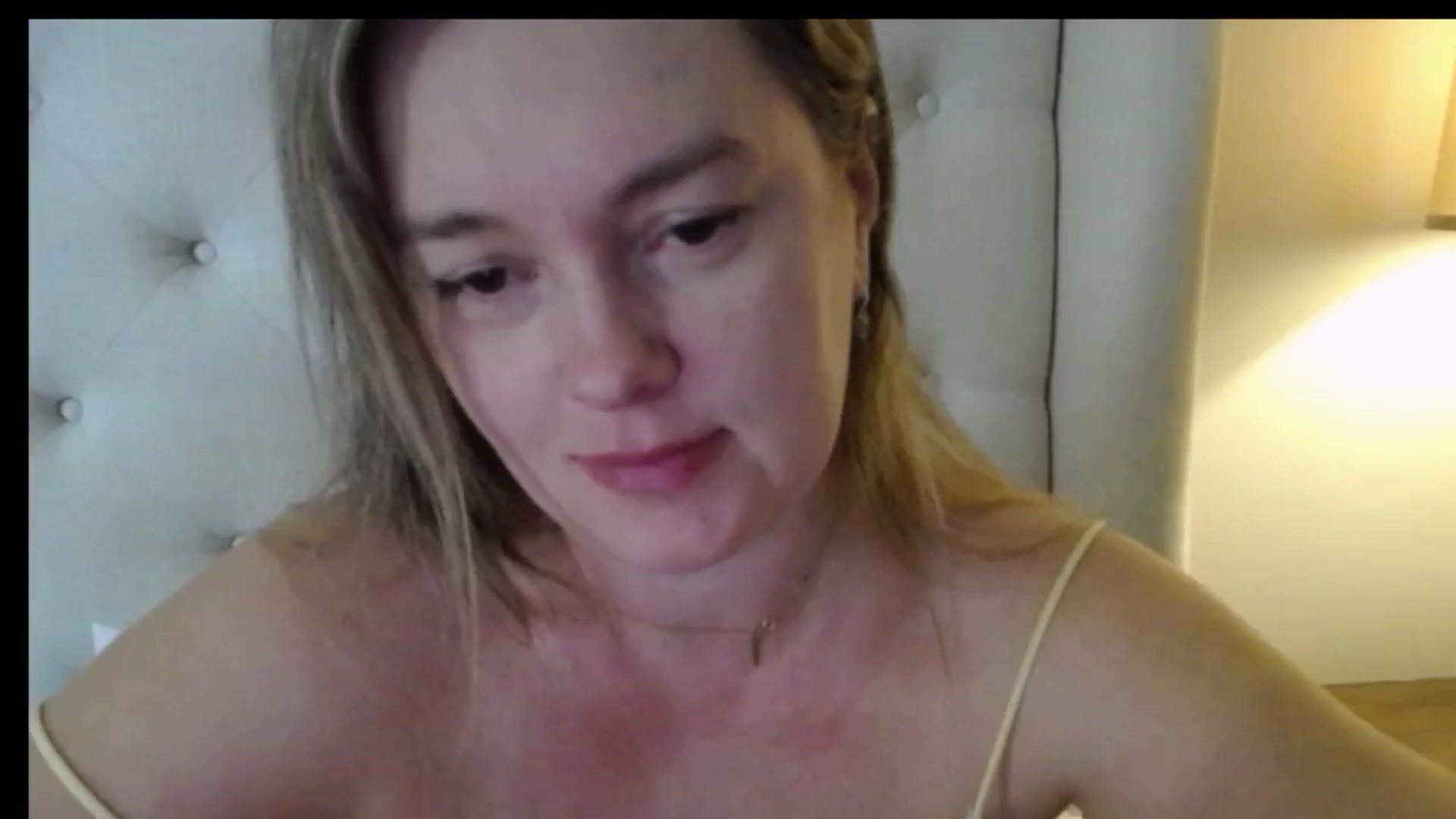 J0llye video thumbnail