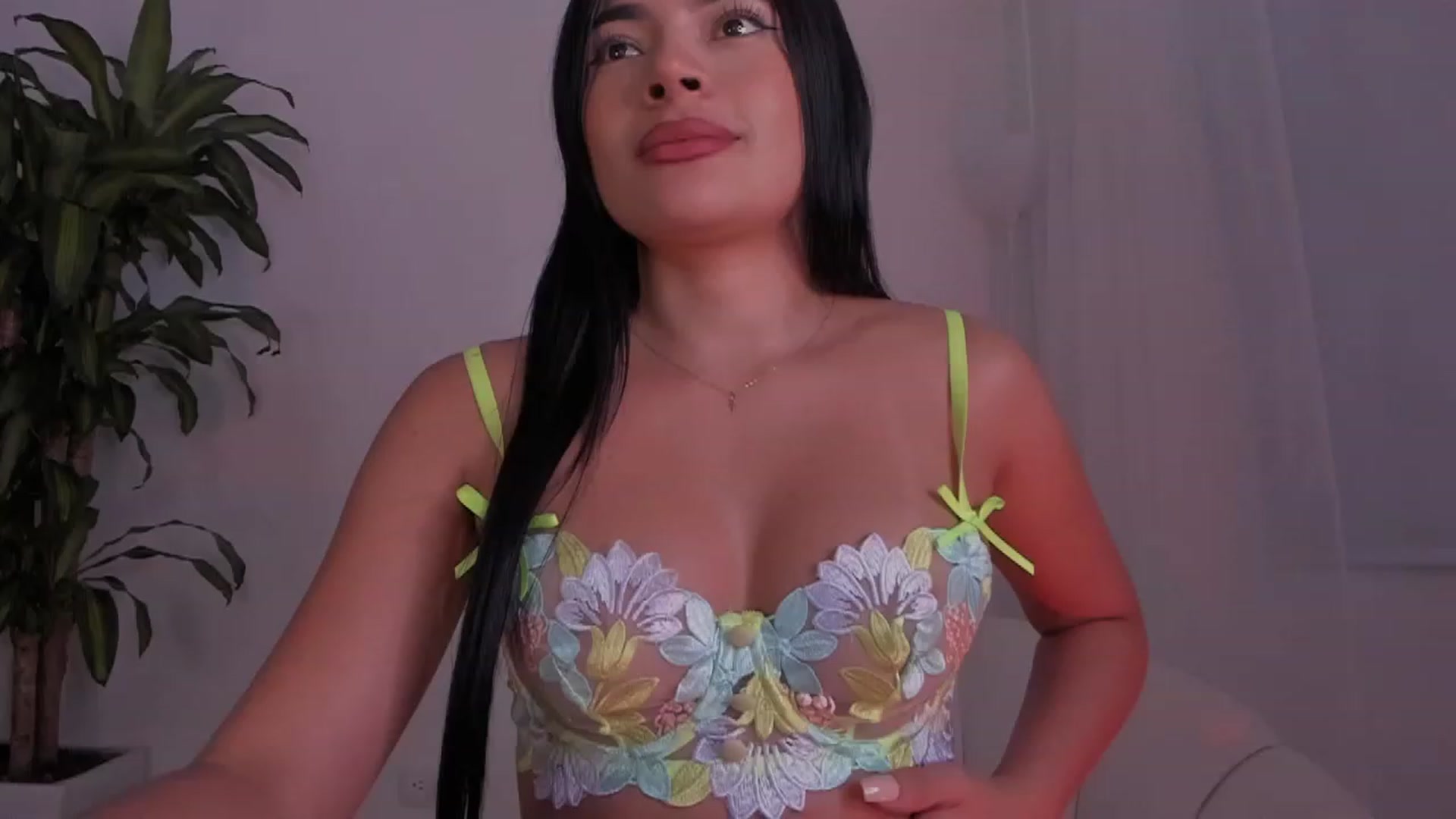 E_v_e_l_y_n_ video thumbnail