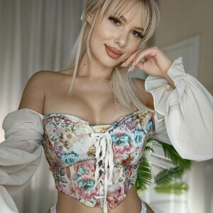 AdelineKing's Avatar