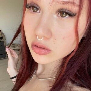 FoxyLovesYouu's Avatar