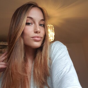 April_Rose_'s Avatar