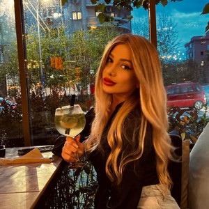 BubblyBlondeJ's Avatar