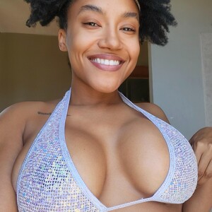 Rosaline_'s Avatar