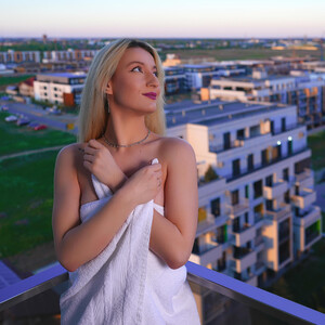 Ella_Charm's Avatar